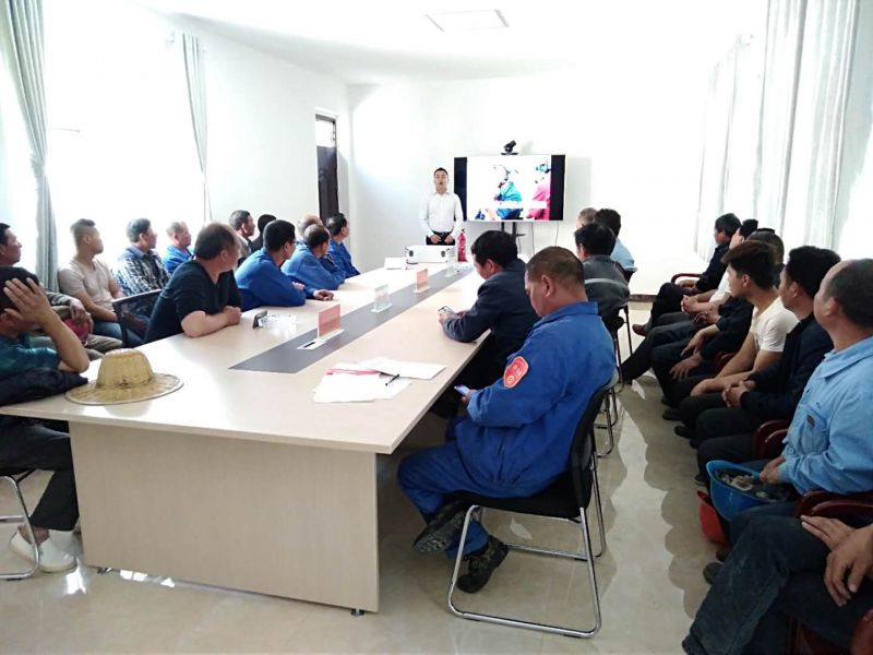 
				   
					黃河同力鹿角嶺礦山舉行滑塌、消防事故應(yīng)急救援演練
				 